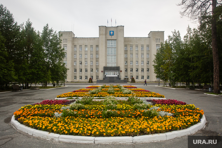 Ноябрьск университеты. Горсовет Ноябрьска.