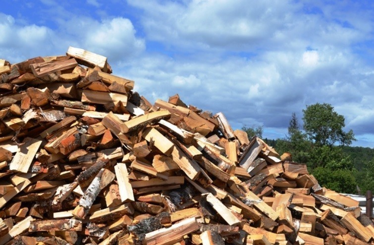 Ольха дрова. Дрова в тосно. Осина колотая. Упаковка дров в вязанки. Дрова колотые смесь.