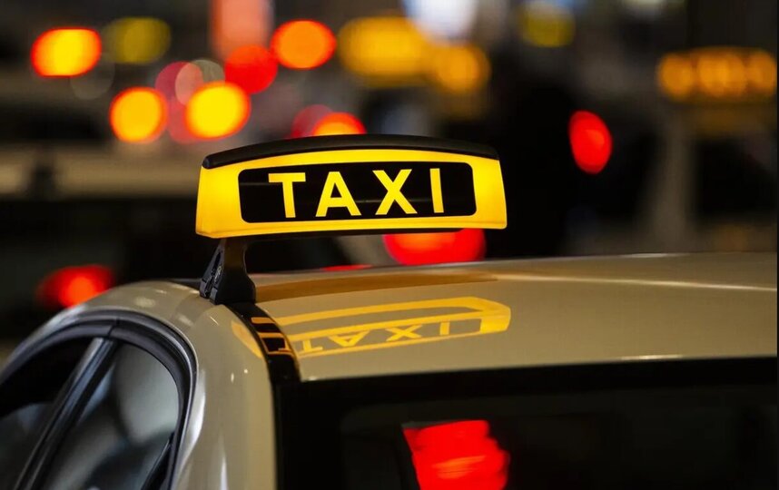 Около 30 поездок в день в среднем совершает водитель такси. Фото Getty