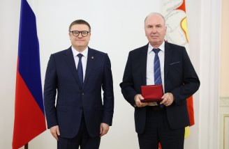Алексей Текслер вручил государственные и региональные награды южноуральцам. Автор фото - Наиль Фаттахов 