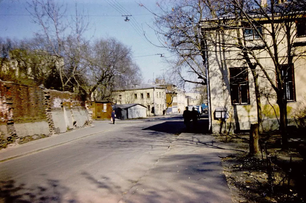 Один из переулков «золотой мили» в 1980-е