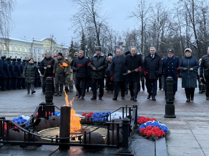 В Ярославле сотрудники регионального управления Росгвардии почтили память павших Героев Отечества