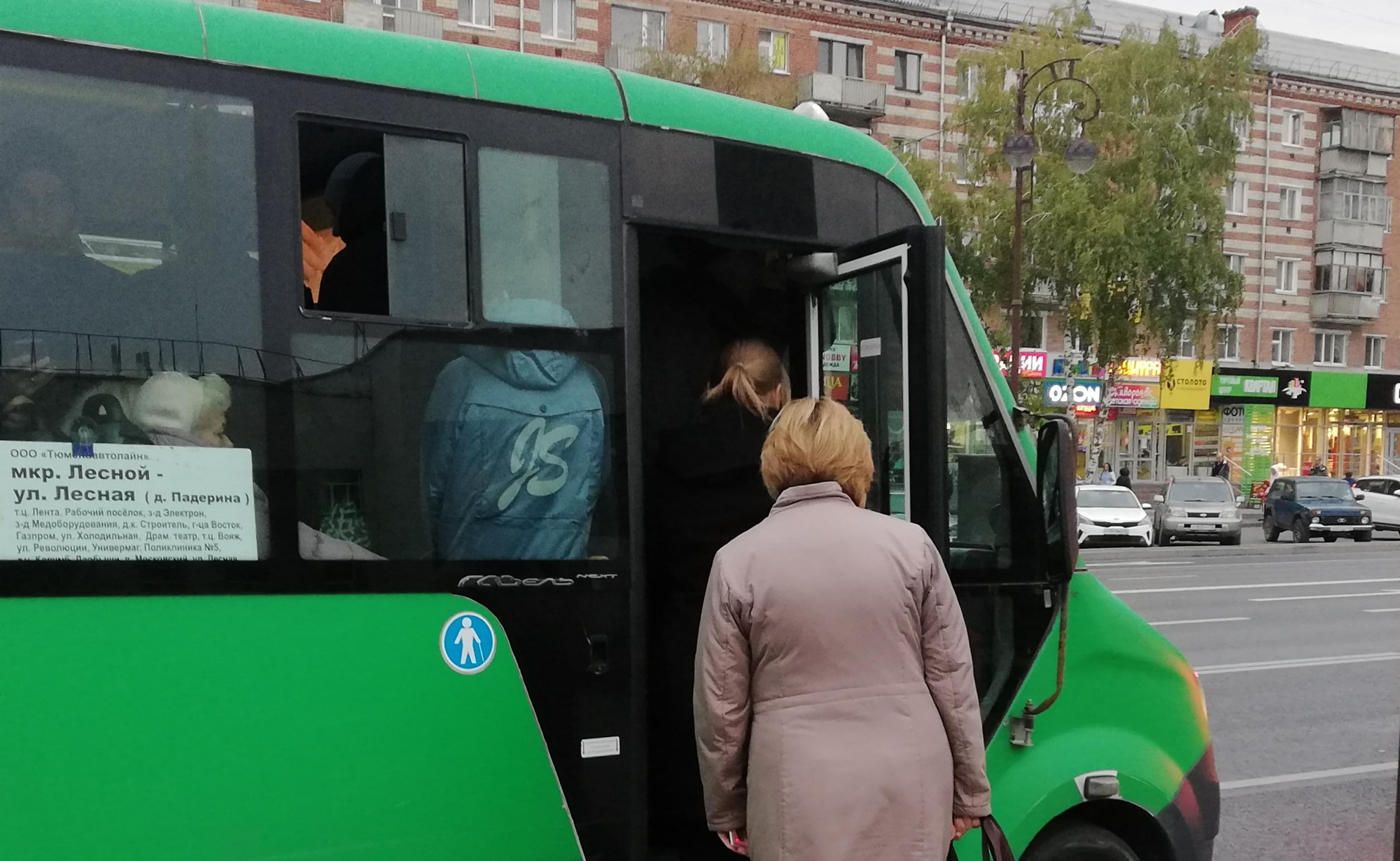 Остановки автобуса 3 тюмень. Городской автобус. Маршрутный автобус. Три автобуса.