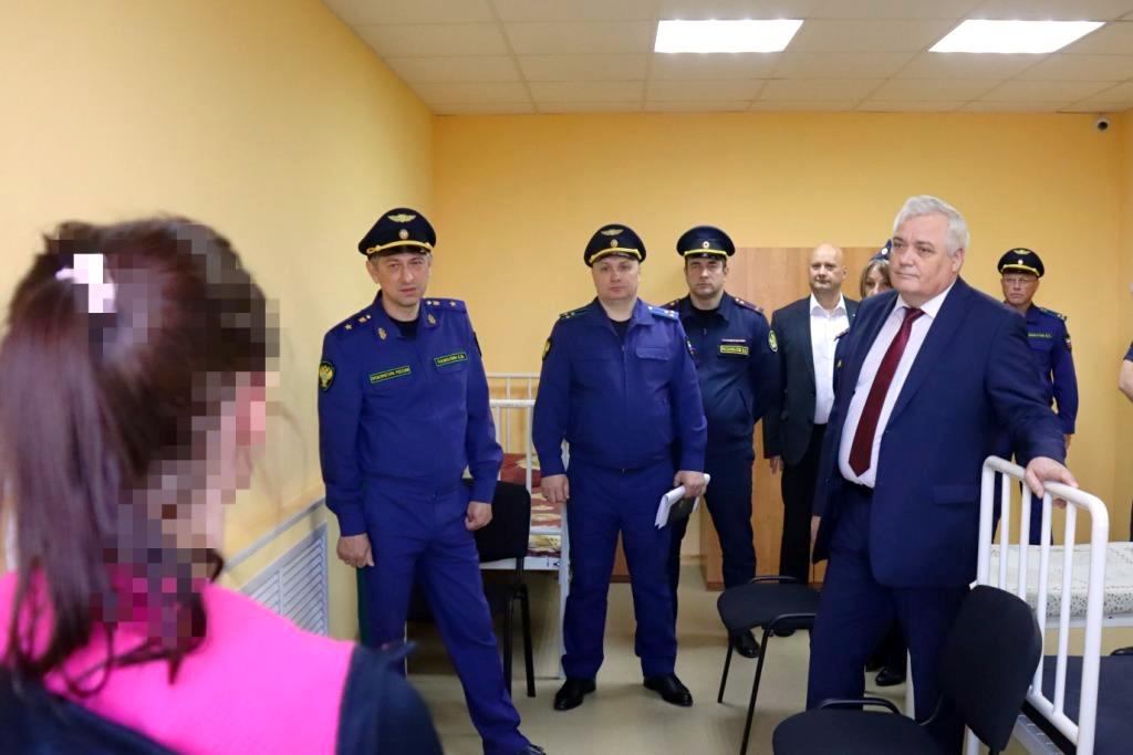 Прокурор Мурманской области и представители общественности посетили исправительный центр в Мурманске