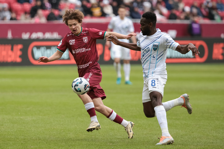 Васильев (слева) впервые сыграл в РПЛ