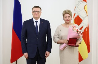 Алексей Текслер вручил государственные и региональные награды южноуральцам. Автор фото - Наиль Фаттахов 