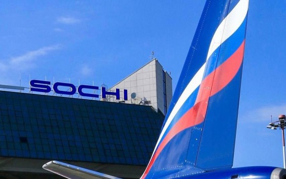 Аэропорт Сочи возобновил авиасообщение после 5-часового перерыва