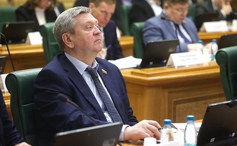 Александр Лутовинов