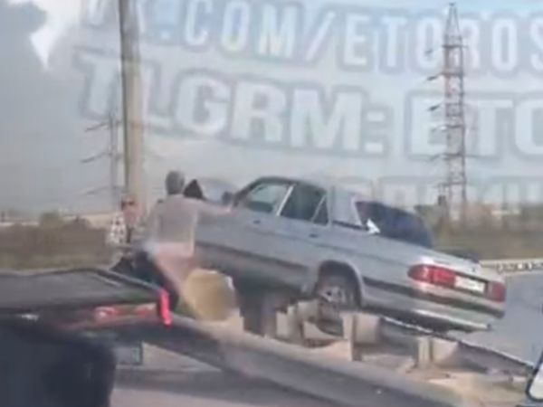 Легковушка влетела в столб под Ростовом