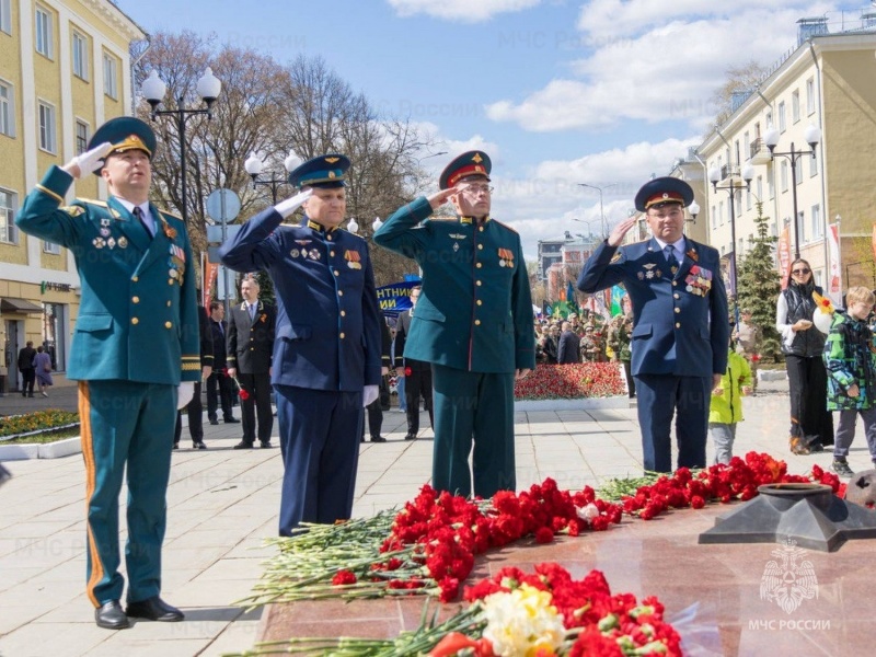 Кировские спасaтели приняли участие в торжественных мероприятиях в честь юбилея Великой Победы
