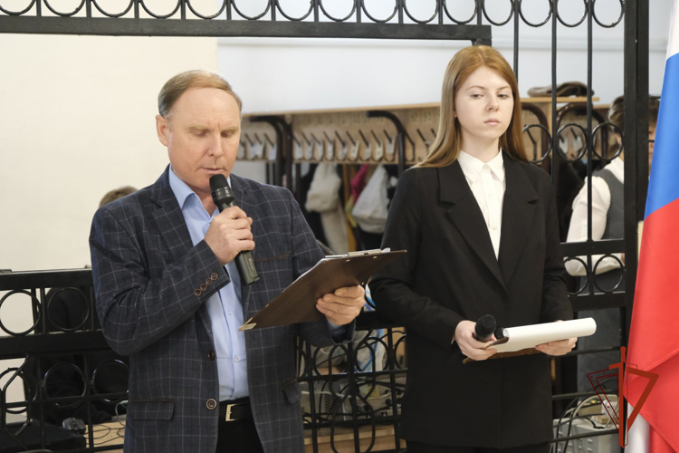 Накануне Дня защитника Отечества в Горно-Алтайске установили мемориальную доску росгвардейцу, погибшему в ходе специальной военной операции