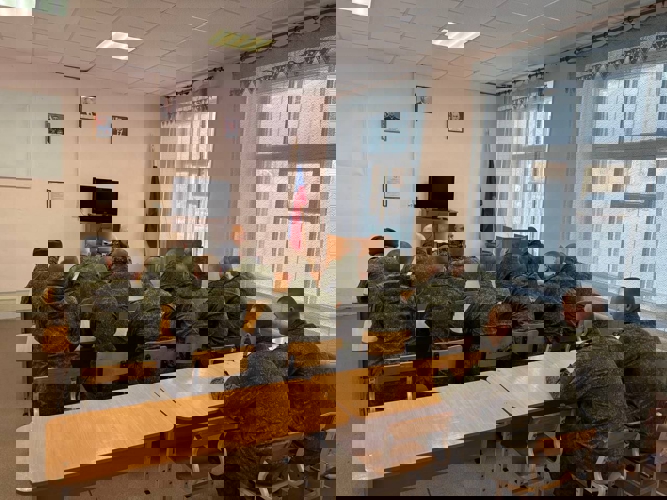 В Пермском крае сотрудник вневедомственной охраны Росгвардии провёл агитационное мероприятия для военнослужащих