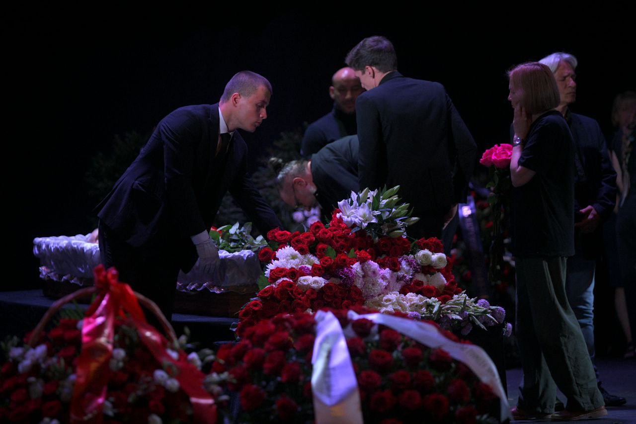 Прощание с игорем. Похороны Игоря Ясуловича. Прощание с Ясуловичем фото.