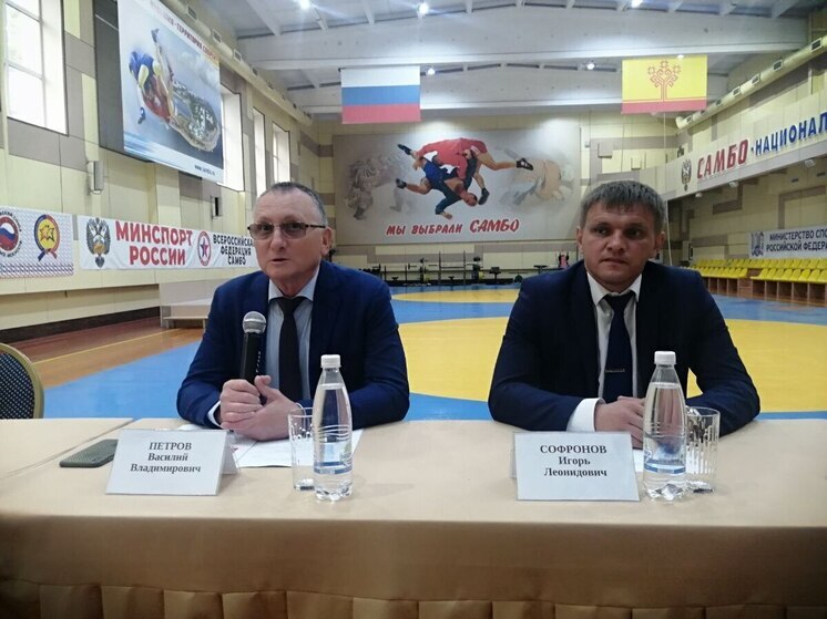 Василий Петров обсудил развитие самбо и дзюдо с тренерами СШОР-10