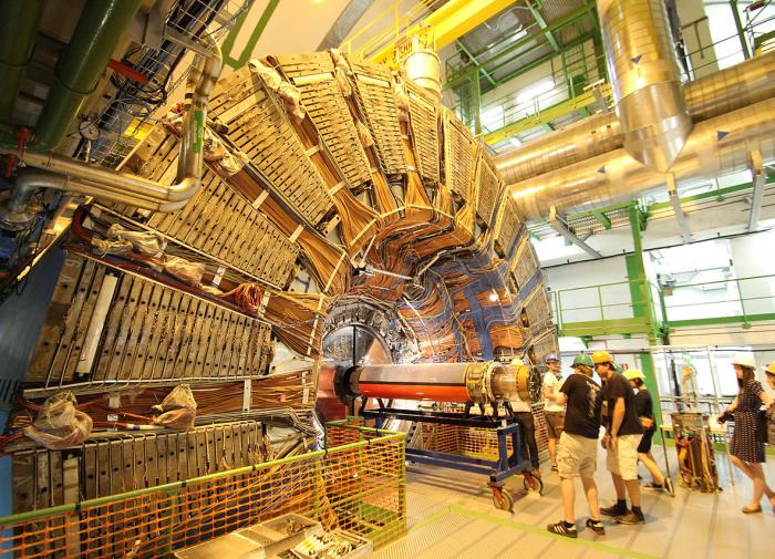 Учёные CERN транспортируют облако протонов на грузовике