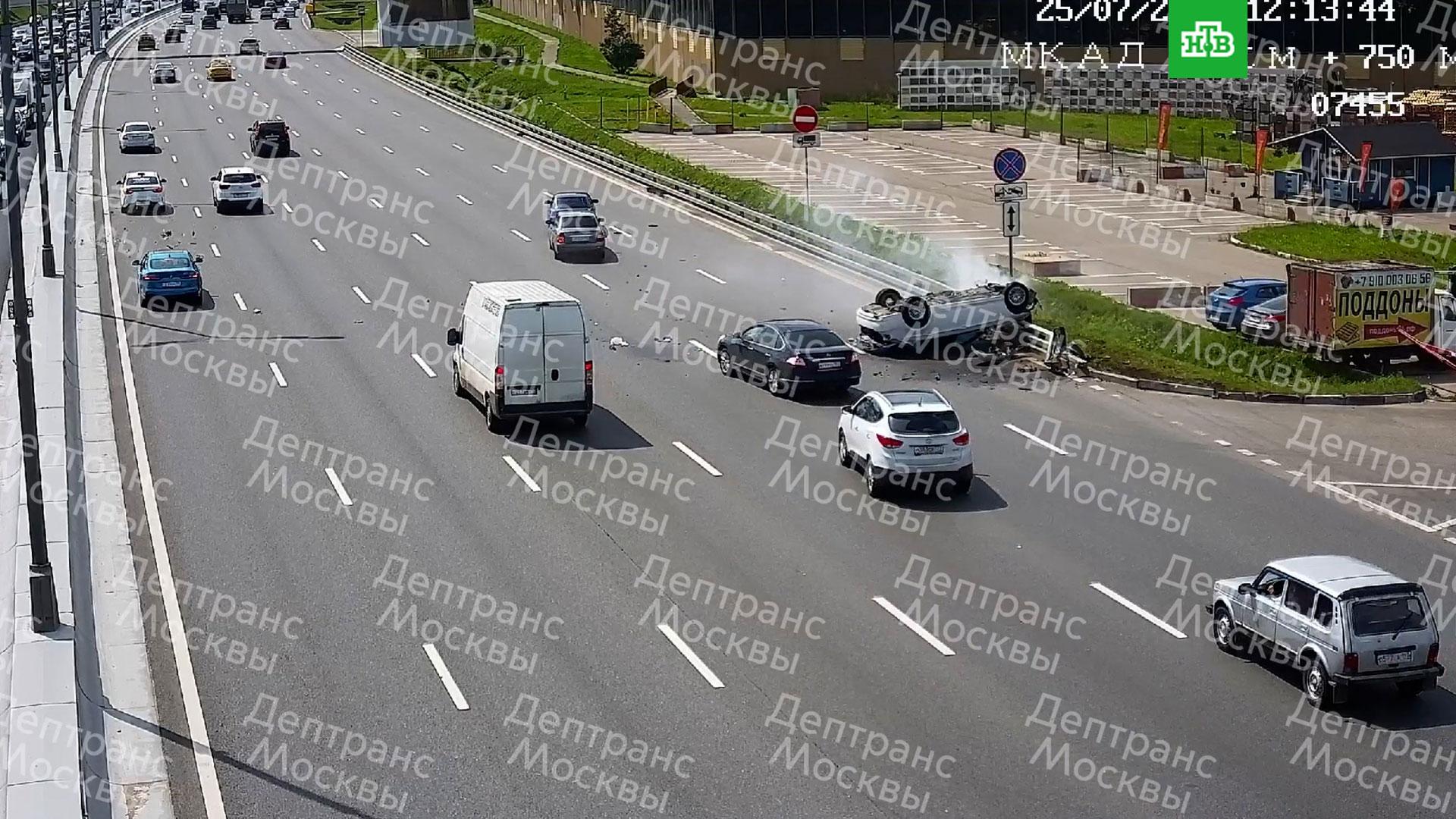 Мкад. Мкад перевернулась машина. Мкад перевернулась машина. Мкад съезд на калужское шоссе. Шоссе.