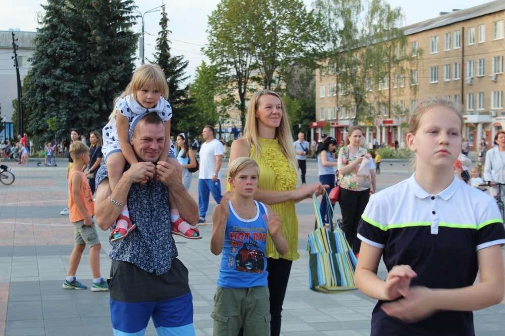 Новомосковск 14 день. День площади в Новомосковске 2022. Мероприятия в Новомосковске сегодня на площади. Новомосковск площадь. Празднование день площади в Новомосковске смотреть.