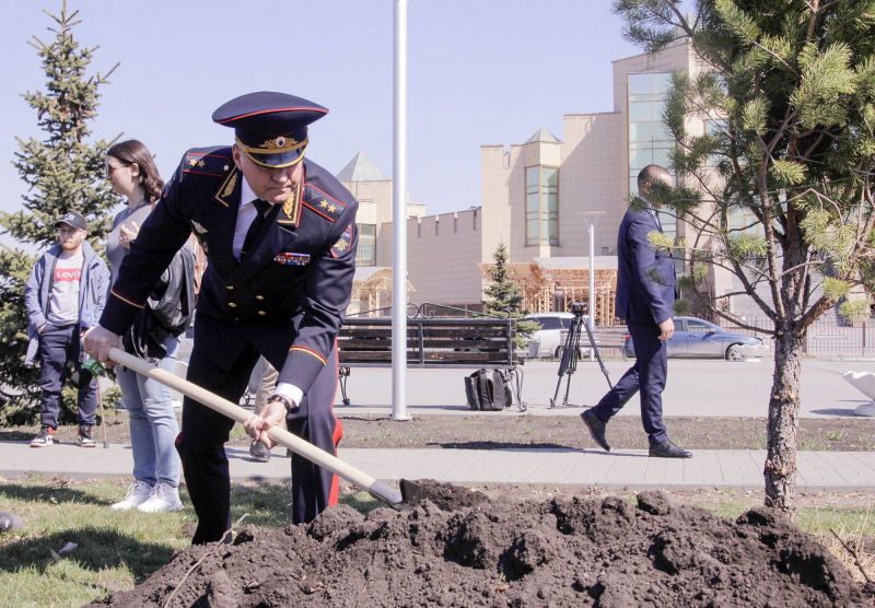 сотрудник полиции. полиция златоуст. омвд северное медведково. полицейская машина урал. полиция.