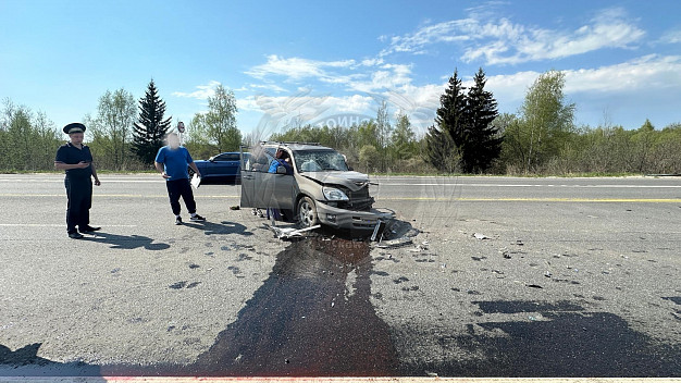 В Вичугском районе после столкновения двух автомобилей в больницу попал 16-летний подросток 