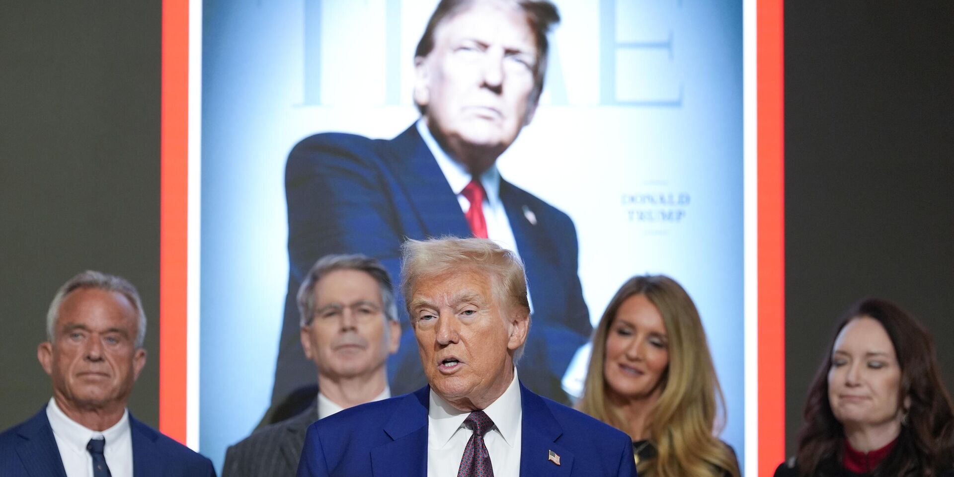 Избранный президент Дональд Трамп выступает во время церемонии вручения премии журнала Time Человек года на Нью-Йоркской фондовой бирже 12 декабря 2024 года. - ИноСМИ, 1920, 27.01.2025