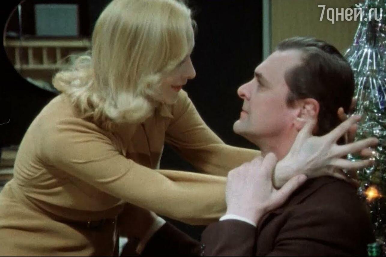кадр из фильма «Ирония судьбы, или С легким паром!», 1975 фото