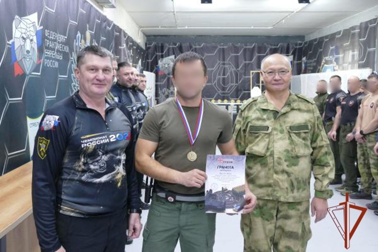 Руководящий состав СОБР «Каскад» Росгвардии завоевал переходящий кубок по практической стрельбе в Омске