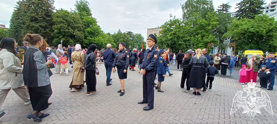 Сотрудники Росгвардии Карачаево - Черкесии приняли участие в обеспечении общественной безопасности в День Победы