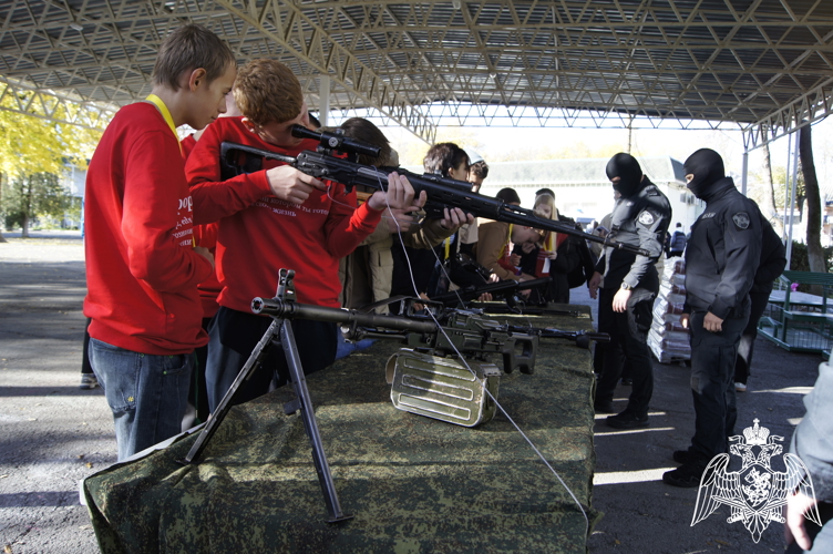 Росгвардейцы встретились с подростками Ростовской области