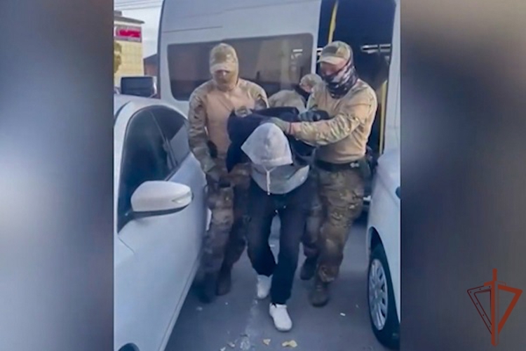 В Ростовской области при силовой поддержке спецназа Росгвардии задержан подозреваемый в преступлении, совершенном 20 лет назад