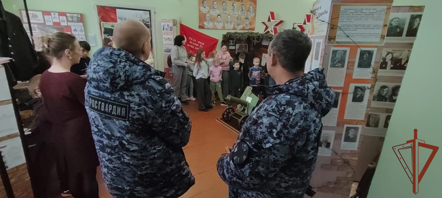 Росгвардия проводит патриотические встречи с юными воспитанниками на Урале