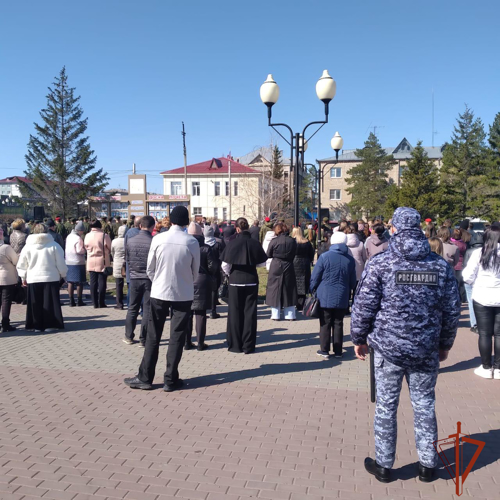 Сотрудники Росгвардии приняли участие в обеспечении общественного порядка во время массовый мероприятий в праздник весны и труда в Омске и области