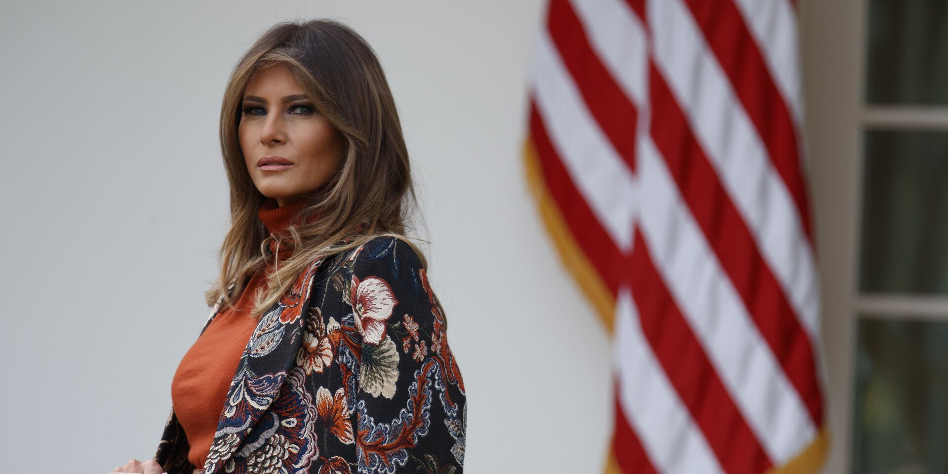 Первая леди Меланья Трамп в Розовом саду Белого дома - ИноСМИ, 1920, 27.07.2025