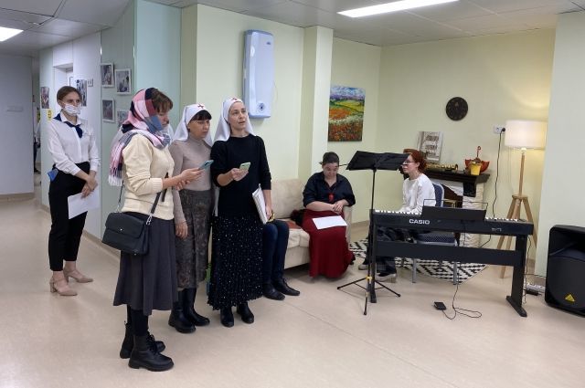 Рядом с детьми в детском хосписе всегда находятся добровольцы и сёстры милосердия Екатеринбургской епархии. 