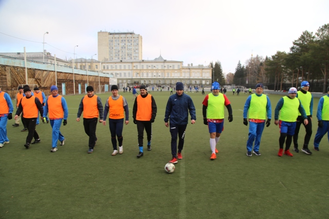 Руководство регионального УФСИН во главе с начальником Управления Сергеем Балдиным присоединилось к Всероссийской акции «Россия – семья семей. #МЫВМЕСТЕ», организовав товарищеский футбольный матч