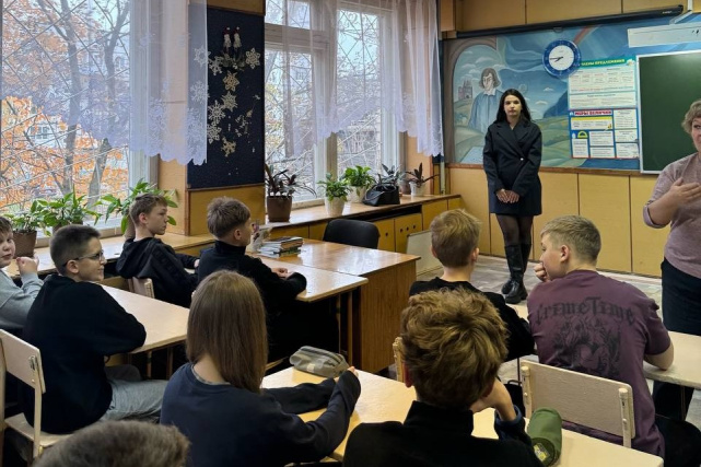 Представители регионального управления юстиции продолжают проводить мероприятия по профилактике терроризма и экстремизма среди несовершеннолетних (20.10.2025) Фото 2