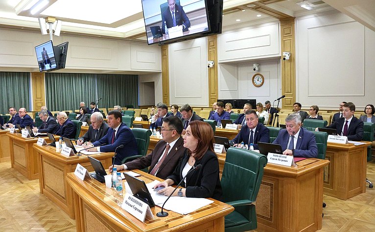 «Парламентский диалог» с руководителем Федерального агентства по недропользованию Олегом Казановым