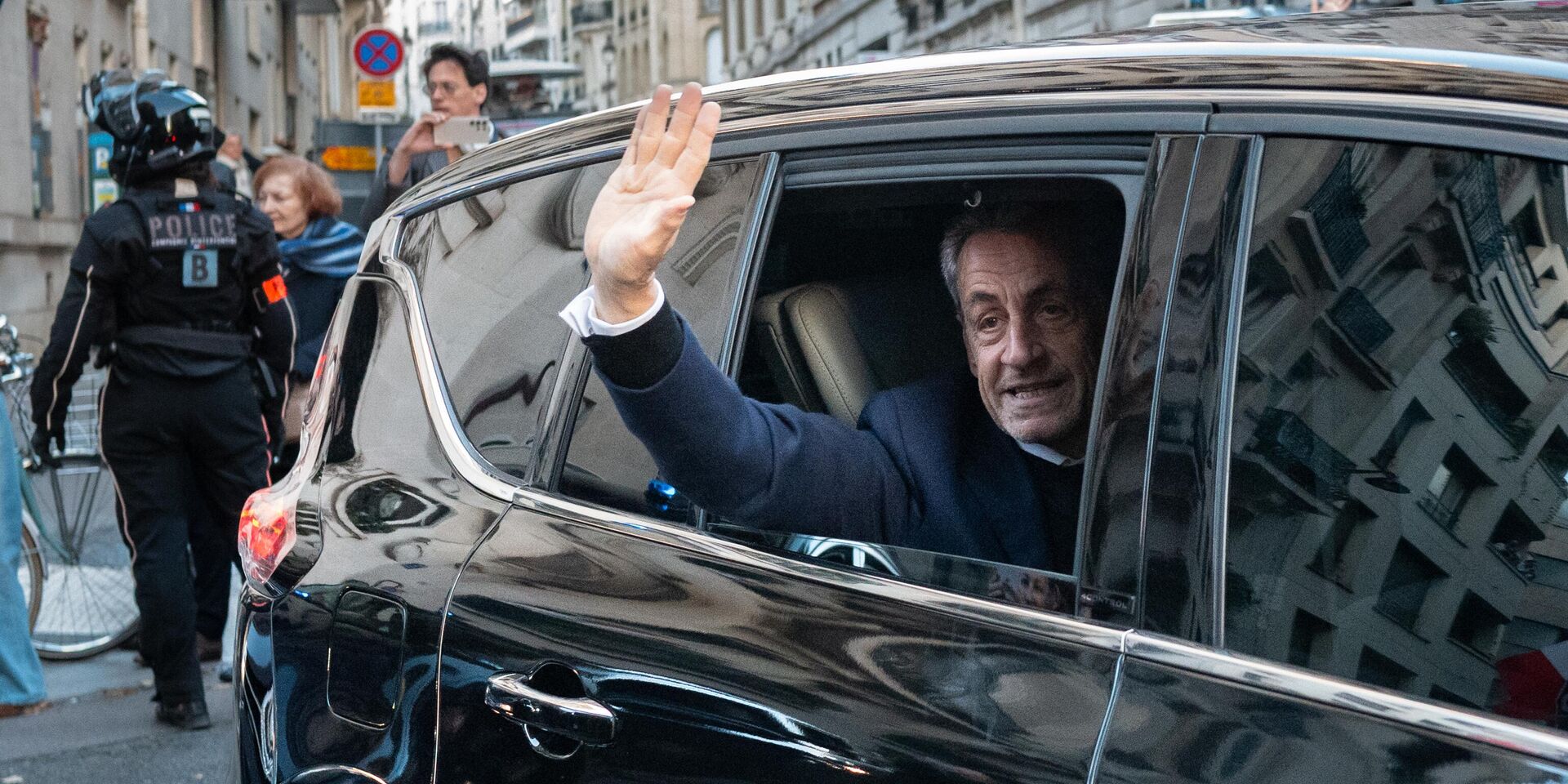 Бывший президент Франции Николя Саркози покидает свою резиденцию, чтобы явиться в тюрьму Ла Санте в Париже, Франция 21 декабря 2025 года - ИноСМИ, 1920, 21.10.2025