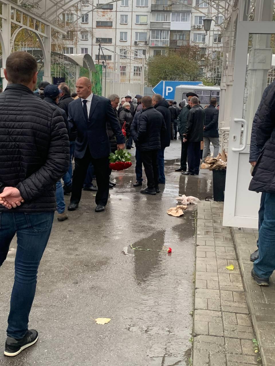 Фото «Единственный человек, который понимал нас»: в Новосибирске прощаются с главой Ленинского района. Онлайн 10