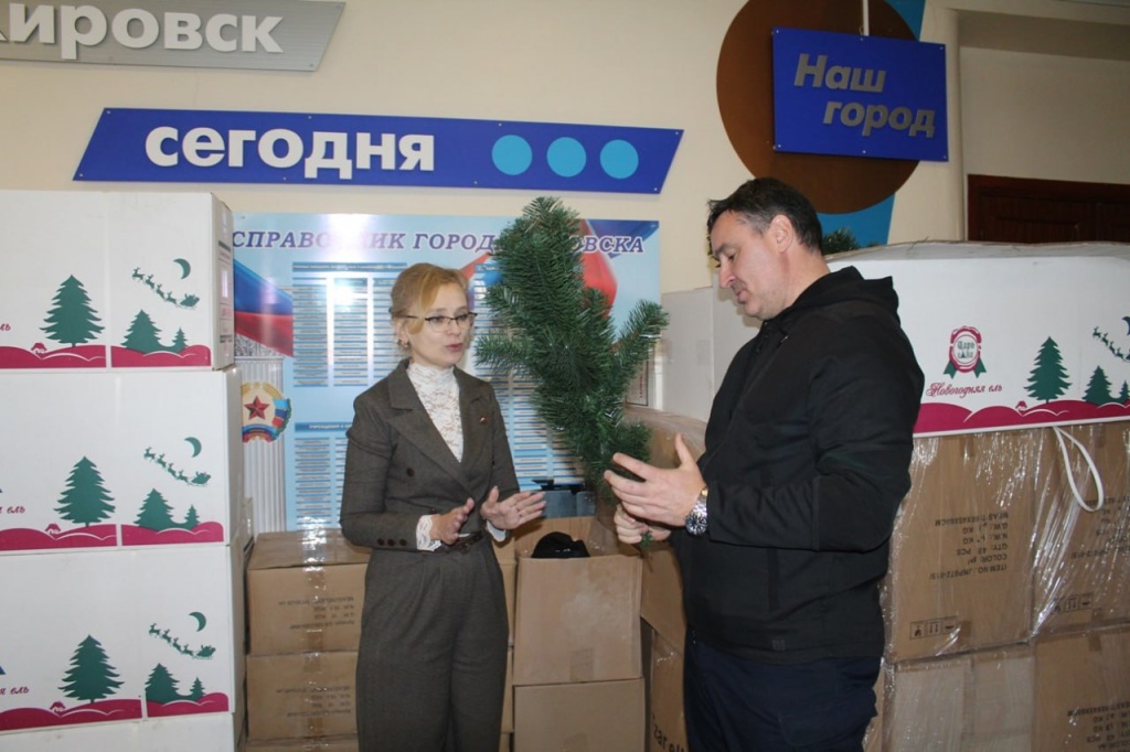 Делегация из Иркутска во главе с мэром Русланом Болотовым посетили с гуманитарным визитом Луганскую Народную республику