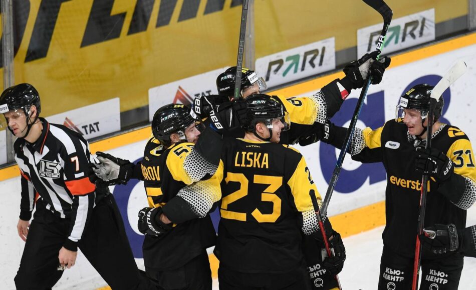 Хк северсталь. Северсталь хоккей. Торпедо северсталь. Хоккей тренер ска визитка. Игры северсталь.