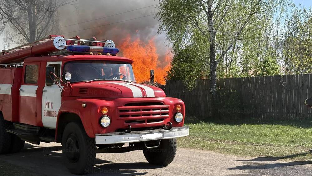 В приграничном поселке Вышков Брянской области загорелись 17 строений