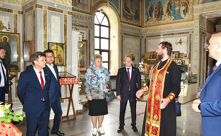 Сенаторы посетили парк в Барнауле в рамках рабочей поездки в Алтайский край