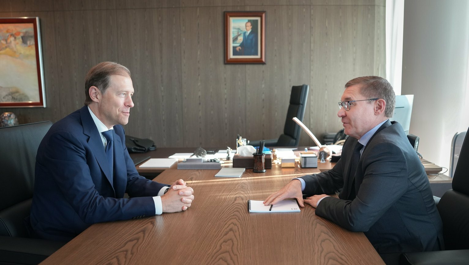 Владимир Якушев и Денис Мантуров обсудили развитие Уральского федерального округа