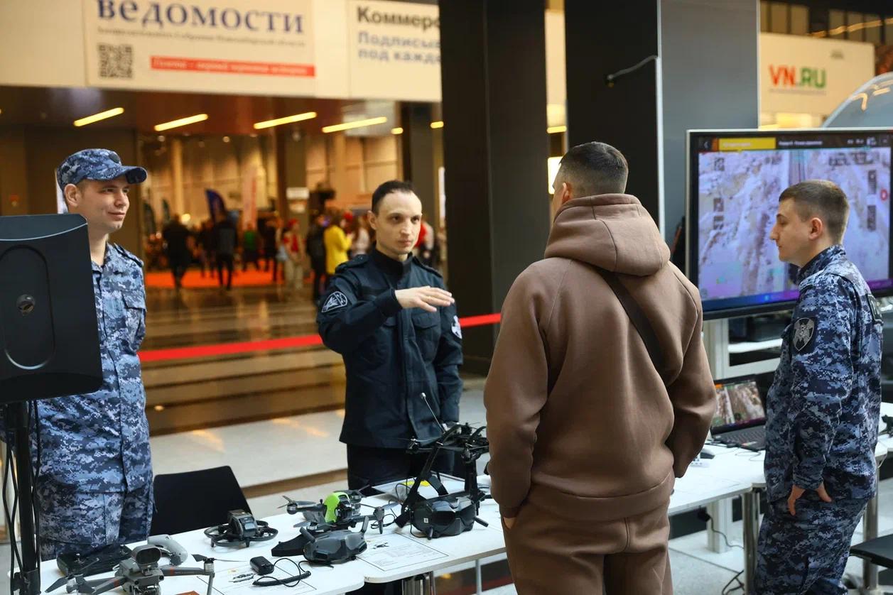 Фото Росгвардия на выставке в «Новосибирск Экспоцентр»: от зрелищных задержаний до профориентации молодежи 6