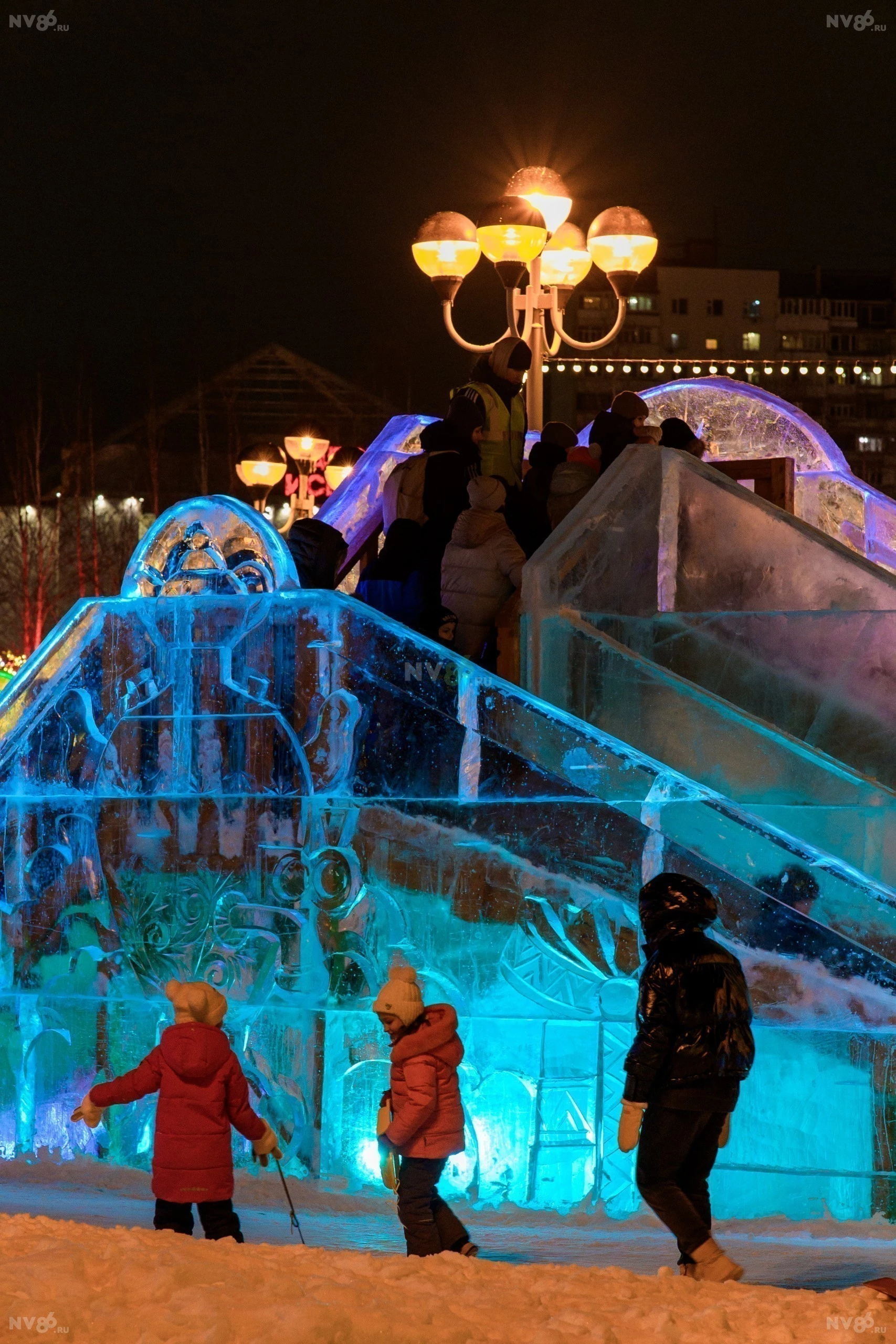 В Нижневартовске торжественно открыли ледовый городок. ФОТО