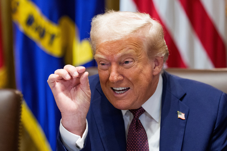 Белый дом выложил фото Трампа за работой в «Макдоналдсе» перед Днем труда