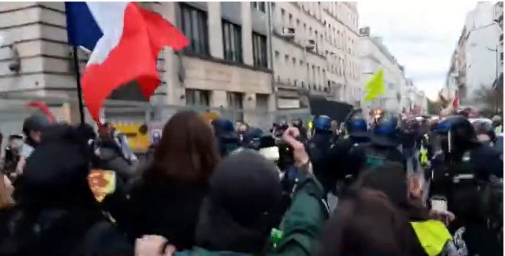 в париже прошла акция в поддержку донбасса