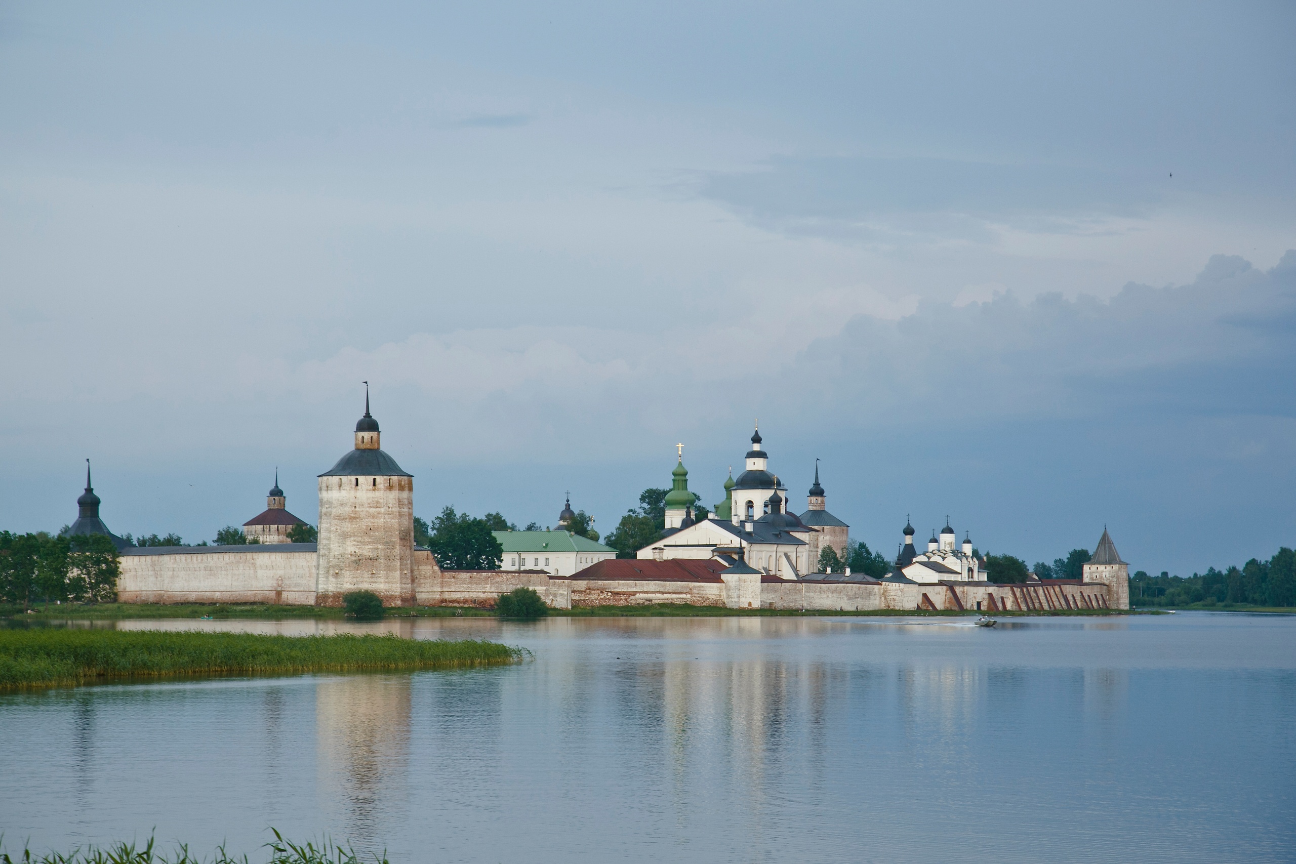 Белозерск древнее здание