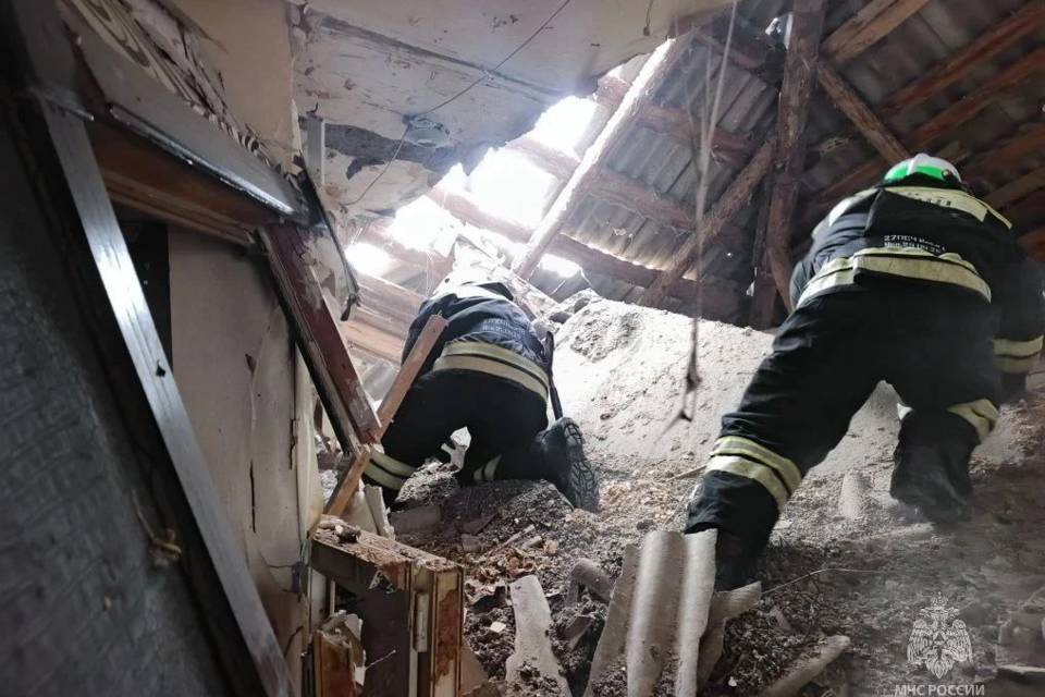 В Петровом Вале под Волгоградом спасли человека под завалами пострадавшего дома