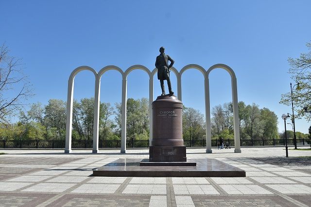 2_Памятник Суворову.JPG
